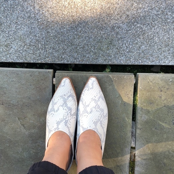 VIA SPIGA Snakeskin Print Bootie Slip On White 8.5 - Picture 5 of 11